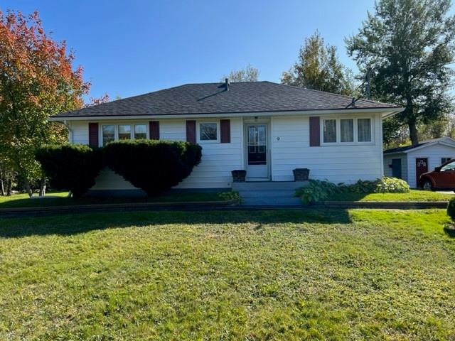 9 MEMORIAL Drive, Gander, NL — photo 1