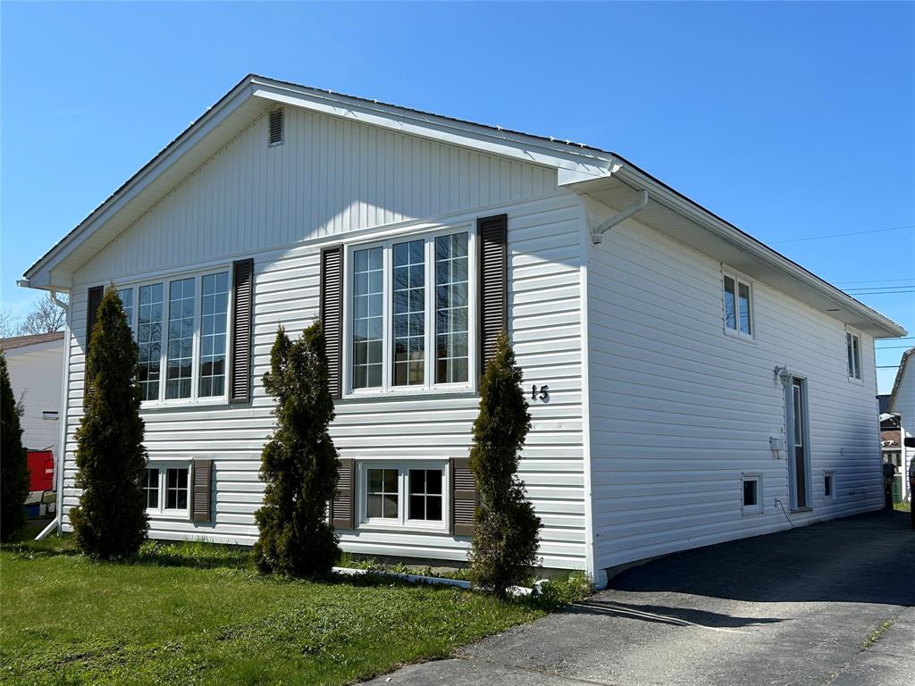 15 Wood Crescent, GANDER, NL — photo 1