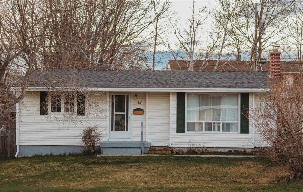 32 Brochen Street, Gander, NL — photo 1