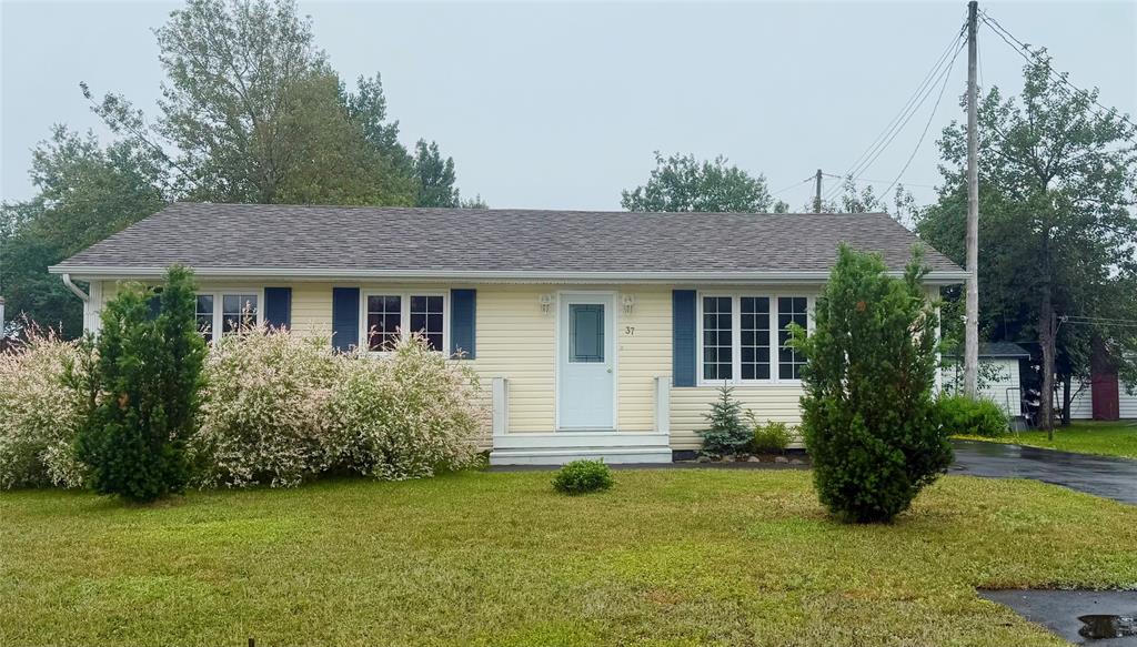 37 Read Street, Gander, NL — photo 1