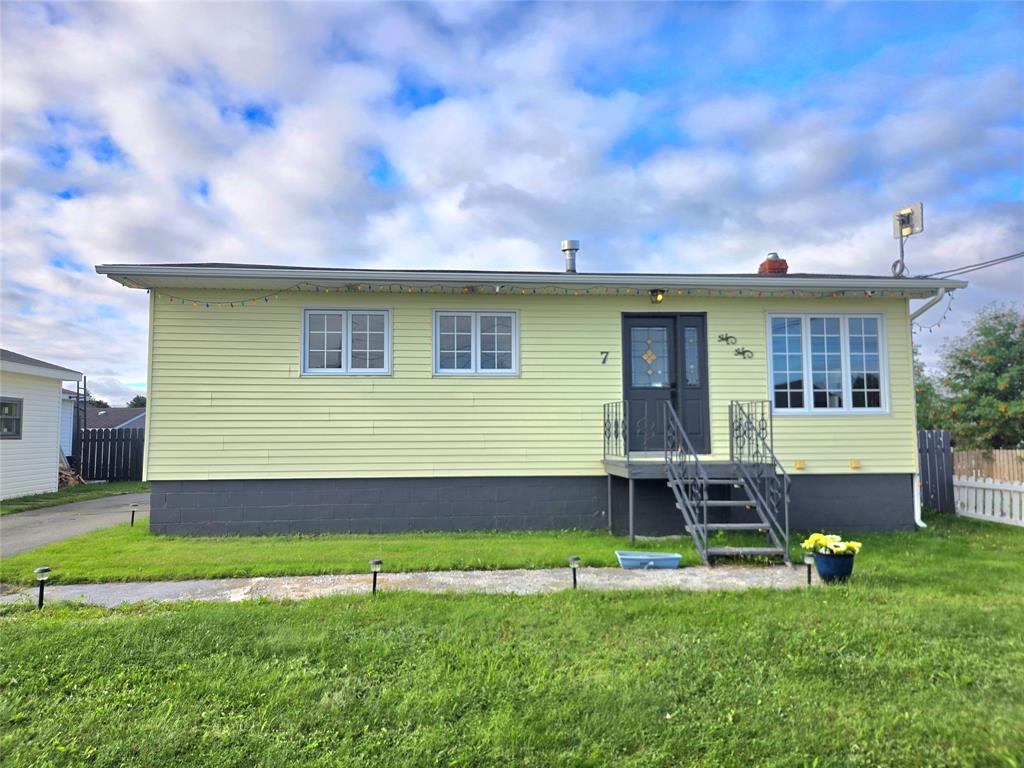 7 Coopers Avenue, Grand Falls-Windsor, NL